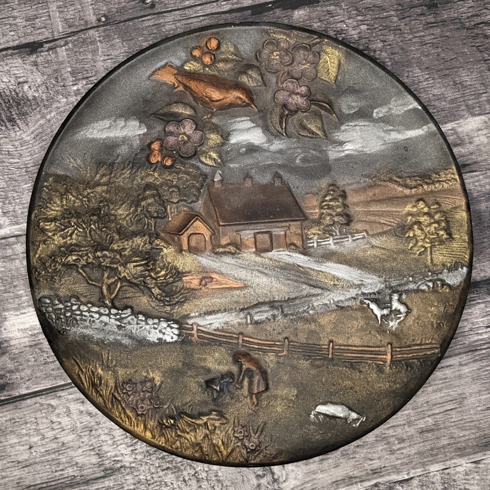 1980s Byron Molds 3D Farm Plate